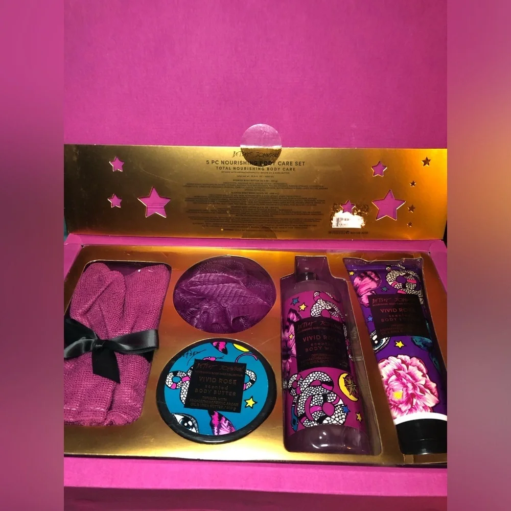 🌺🎀🍬Betsey Johnson Purple/ Magenta Body Wash Collection🎀🍬🌺